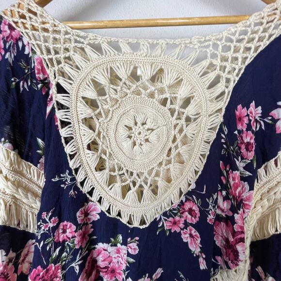 Love J Boho Crochet Floral Poncho Top Size L Blue Pink Festival Vacation‎ - Picture 2 of 4
